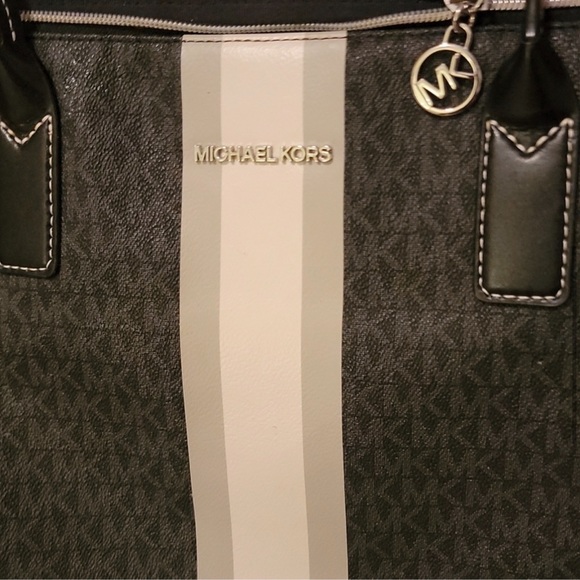 MICHAEL KORS TRAVEL LARGE TOP ZIP TOTE - Picture 7 of 9